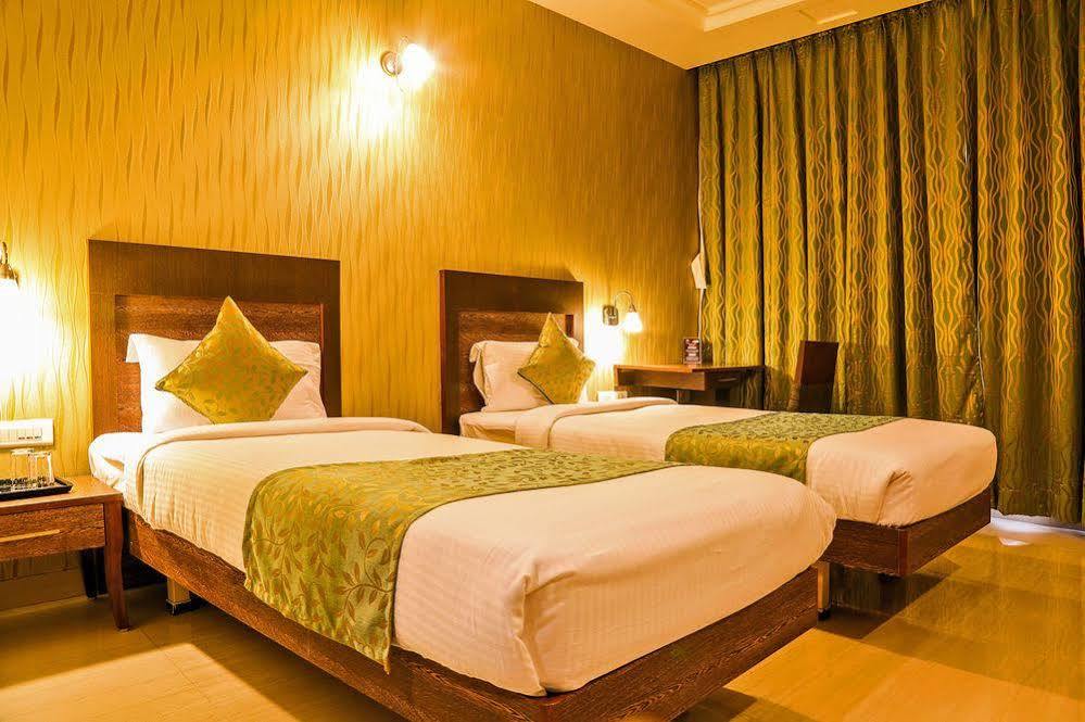 Hotel Tourist International Pune Luaran gambar